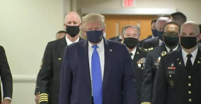 Donald Trump aparece por primera vez en público con mascarilla