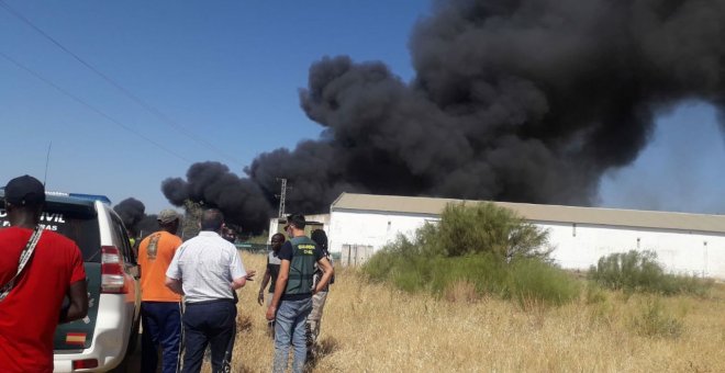 Dos heridos y 50 chabolas quemadas en un nuevo incendio en un asentamiento de temporeros en Lepe
