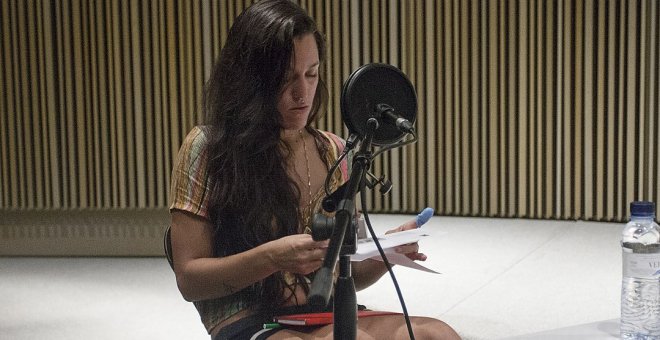 La artista Daniela Ortiz huye de España tras una campaña de acoso