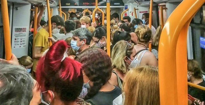 Discusión en el Metro de Madrid por un pasajero que viajaba sin mascarilla