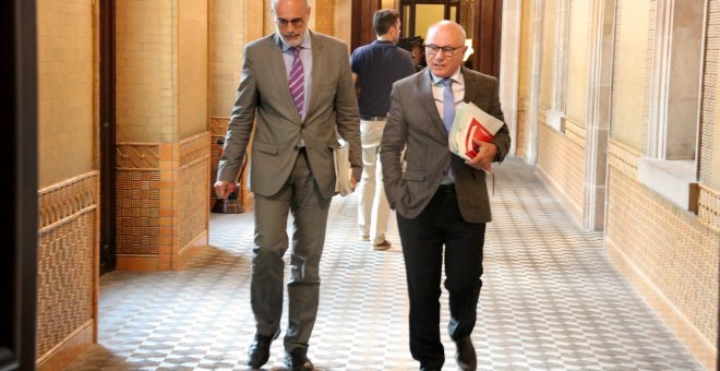 Els lletrats del Parlament defensen el secretari general i la independència dels funcionaris de la cambra