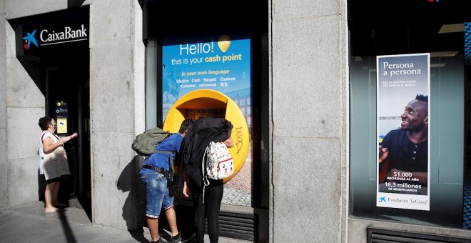 Las reacciones a la fusión de CaixaBank y Bankia: de la satisfacción del Ibex a la denuncia de una privatización encubierta