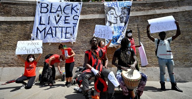 La muerte de un joven negro por una paliza de cuatro ultraderechistas conmociona a Italia
