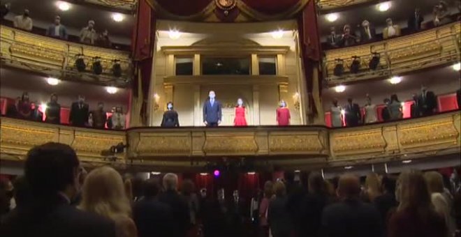 Los Reyes presiden la inauguración de la temporada de Ópera en el Teatro Real de Madrid