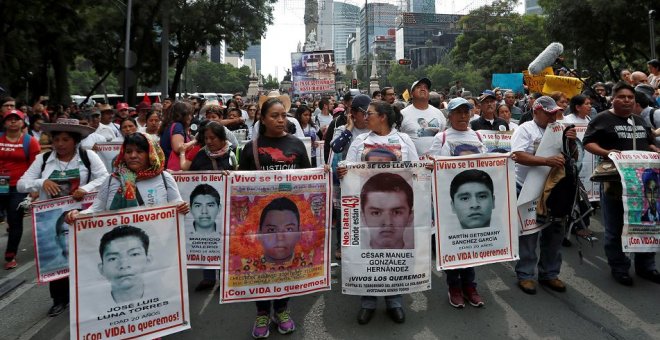 México podría detener a militares por la desaparición de 43 estudiantes en 2014