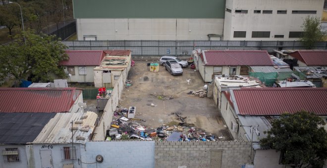 Los vecinos de las Tres Mil Viviendas se autoconfinan por los fuertes rebrotes que asolan el barrio más pobre de España