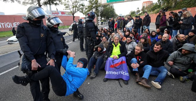 La Fiscalia manté la petició de presó per a quatre manifestants pel tall de la Ronda de Dalt durant la vaga general del 8-N