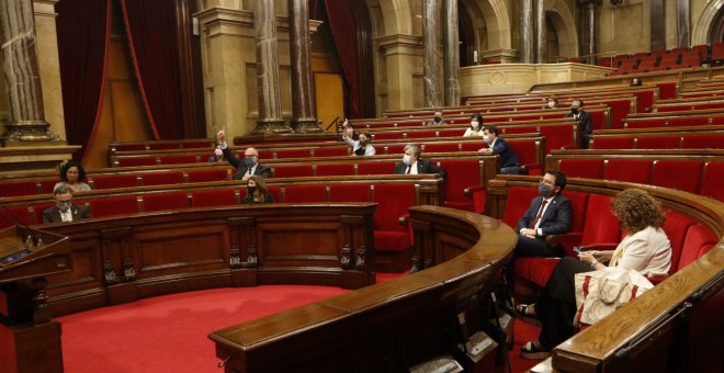 El Parlament no reconeix com a legítima la sentència i manté la confiança en Torra amb els vots de JxCat, ERC i la CUP