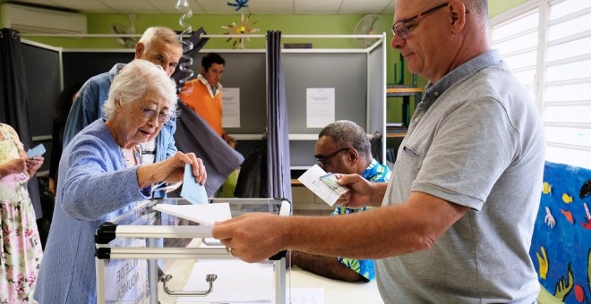 Nueva Caledonia decide continuar en Francia pero el voto independentista sube
