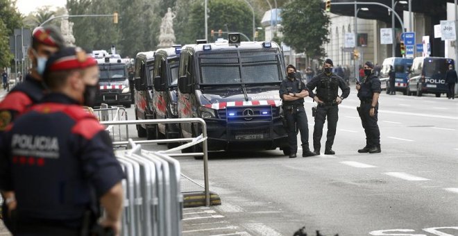 Unas 300 personas protestan contra la visita del rey a Barcelona