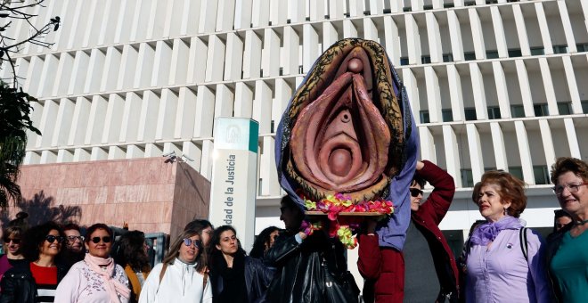 Intelectuales firman un manifiesto en apoyo a la condenada por 'el chumino rebelde' y contra la blasfemia