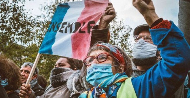 Miles de personas rinden homenaje en Francia al profesor de historia asesinado en un atentado islamista