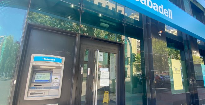 El Sabadell gana un 74,1% hasta septiembre menos por el covid y anuncia un plan de eficiencia y ajustes