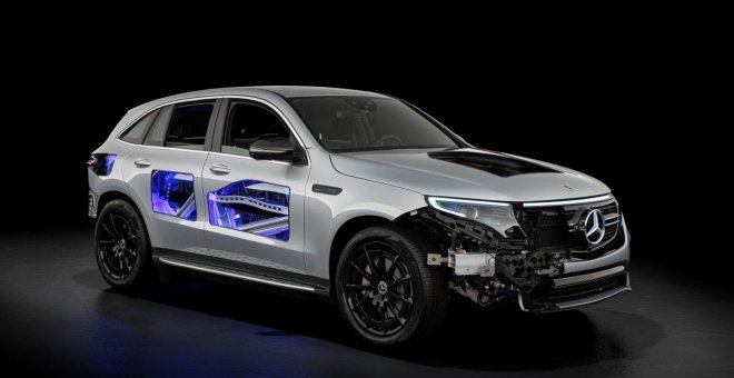 Este Mercedes EQC transparente nos enseña los sistemas "ocultos" del coche eléctrico
