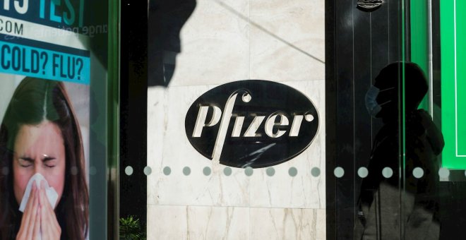 El CEO de Pfizer vendió el 62% de sus acciones el día que se anunció la efectividad de su vacuna de la covid-19