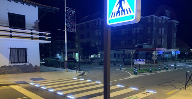El Ayuntamiento instala señalética luminosa para mejorar la seguridad de los pasos de peatones