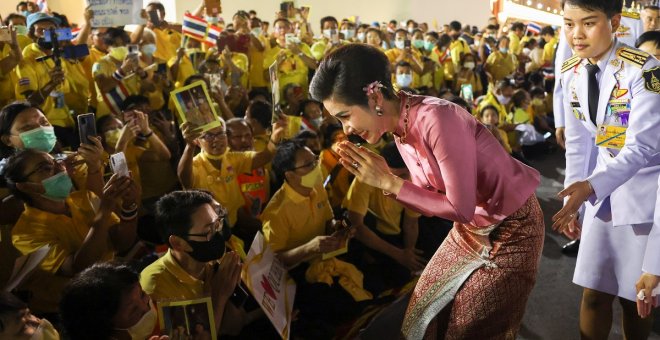 Difunden imágenes íntimas de la consorte real en plena guerra por el poder en Tailandia