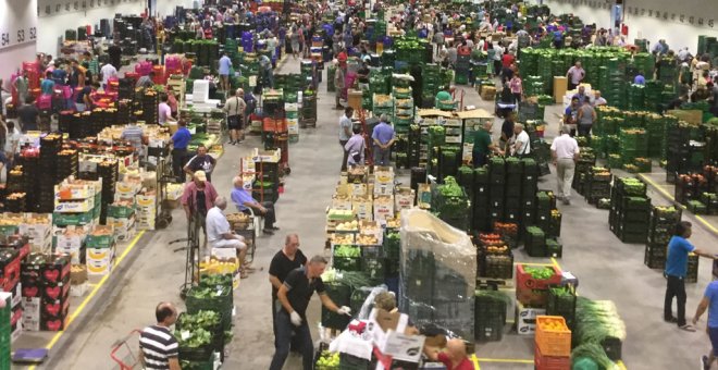 Los trabajadores de Mercavalència donan el dinero de su comida de Navidad a tres ONG