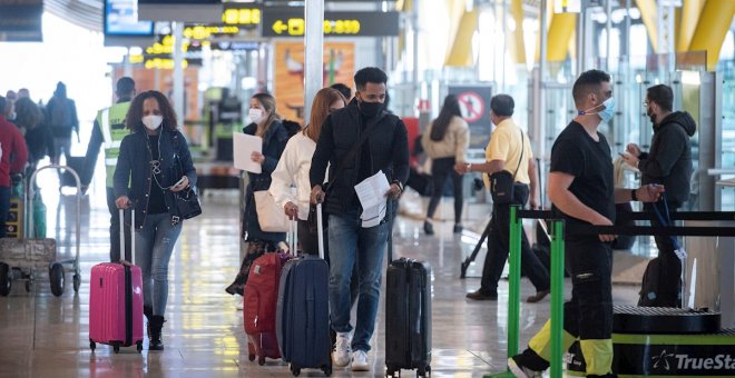España no suspende viajes con Reino Unido pero refuerza el control de pruebas PCR