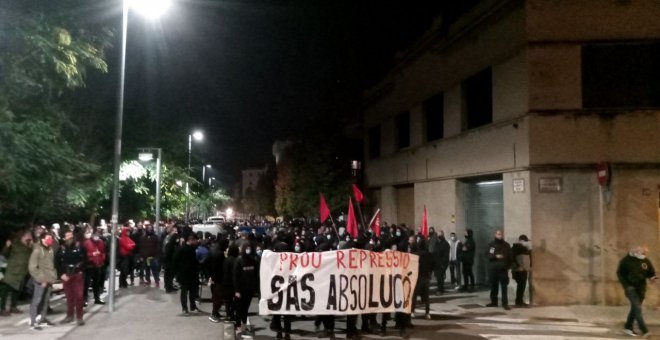 Unes 400 persones es manifesten a Vilafranca per denunciar la "farsa" de la condemna a Adrian Sas