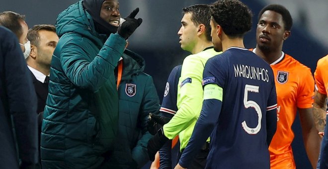 Detienen el partido del PSG y el Estambul por un insulto racista del cuarto árbitro