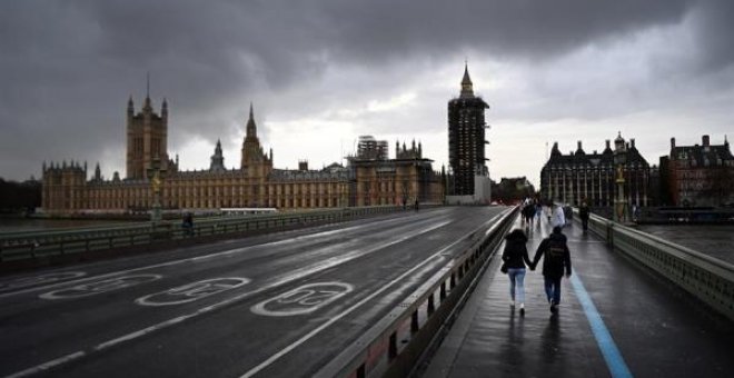 La nueva cepa del coronavirus provoca la suspensión de vuelos con Reino Unido y la UE convoca una reunión urgente