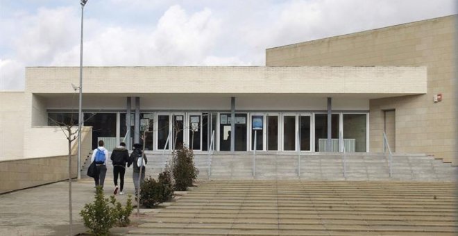 Revuelta en un instituto de un pueblo de Alacant contra un profesor homófobo