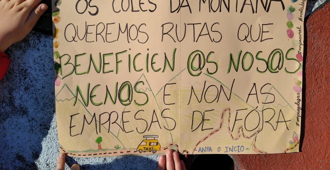 La huelga de unos padres contra la Xunta para defender el transporte escolar de una zona montañosa de Lugo