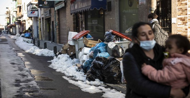 Madrid mezcla los residuos de diferentes contenedores de reciclaje en la recogida de basura tras Filomena