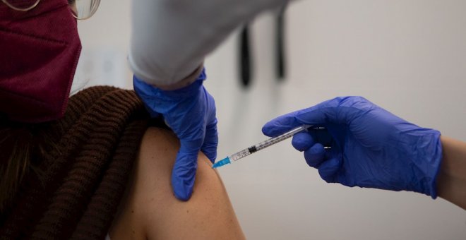¿Se puede obligar a una persona a vacunarse contra la covid-19?