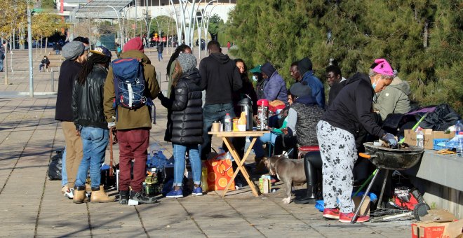 El racismo institucional precariza la vida de las personas migradas