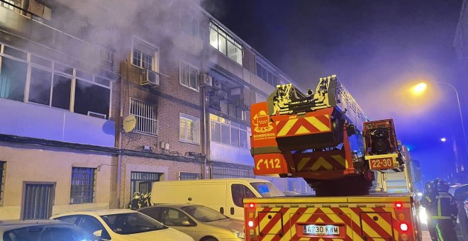 Un muerto y 21 heridos en el incendio de una vivienda en Alcalá de Henares