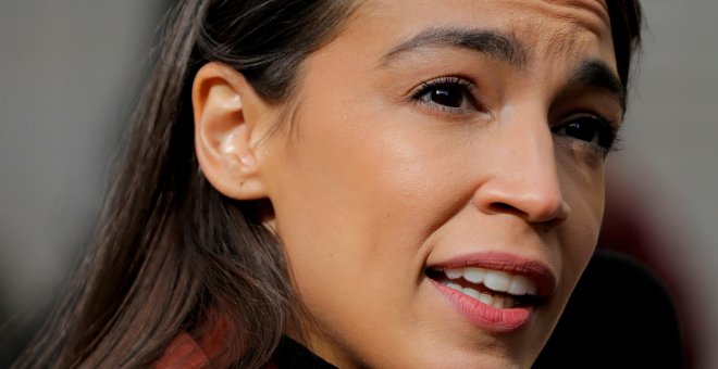 La congresista estadounidense Alexandria Ocasio-Cortez revela que fue víctima de una agresión sexual