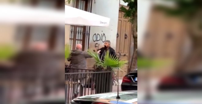 Uno de los dos policías que agredieron a un padre y a su hija en Linares, denunciado por violación a un menor