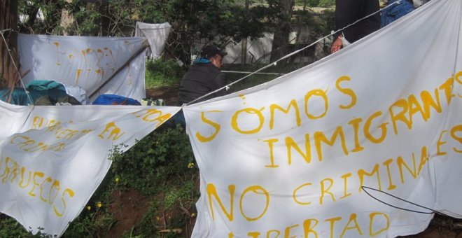 Crecen las protestas en el campamento de migrates 'Las Raíces'