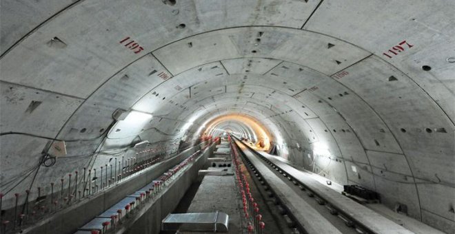 Tornen les obres a la L9: acabar-la haurà comportat tres dècades