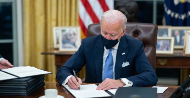 Biden revoca la orden de Trump que impedía la entrada de migrantes por "riesgo para el mercado laboral"