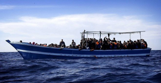 Al menos seis personas, entre ellas un menor de edad, muertas al naufragar un bote frente a la costa de Libia