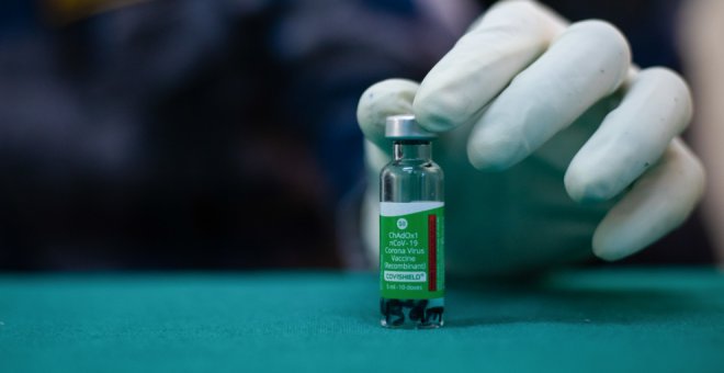 Un estudio apunta que la vacuna de AstraZeneca también es eficaz en mayores de 65 años
