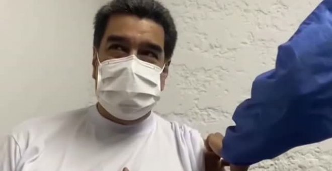 Maduro bromea con acento ruso tras recibir la primera dosis de la vacuna Sputnik V