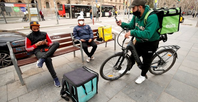 La digitalización y la 'uberización' desnudan un Estatuto de los Trabajadores obsoleto y mutilado por la reforma laboral