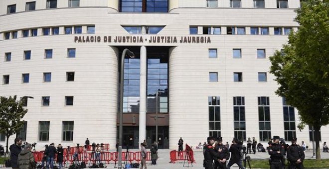 La Audiencia de Navarra absuelve a un guardia civil acusado de detener ilegalmente a una camarera por "haberle servido mal el café"