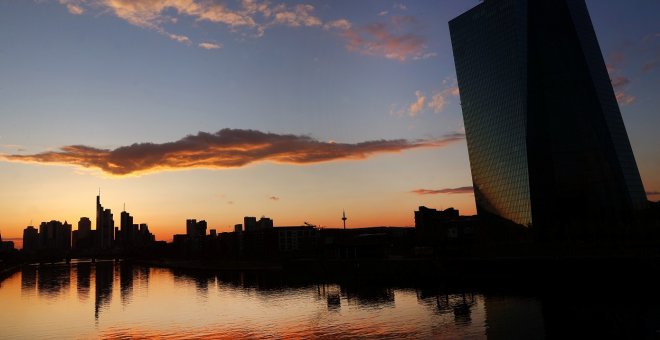 El BCE mantiene los tipos bajos y la compra de deuda mientras surgen dudas sobre la retirada de los estímulos