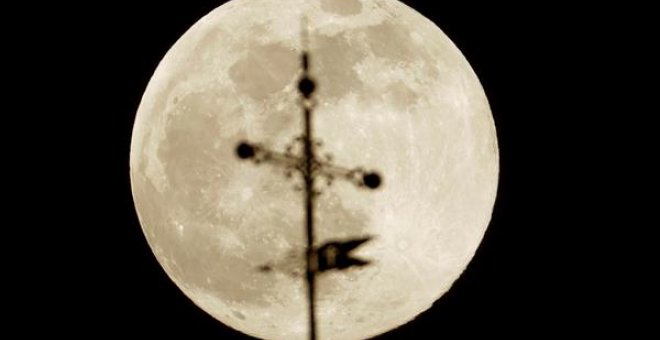 La superluna de 2021 ilumina el cielo de abril en todo el mundo