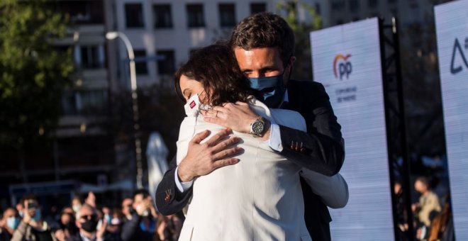 Casado no se siente amenazado por Ayuso ante una eventual y contundente victoria en Madrid