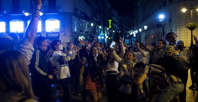 Prop de 6.500 persones desallotjades a Barcelona en una primera nit sense toc de queda i sense incidents