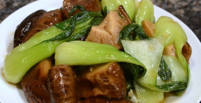 Pato confinado - Receta de salteado de col pak choi con setas shiitake