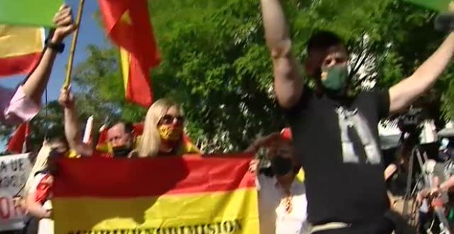Grupos de extrema derecha se manifiestan frente a la embajada de Marruecos en Madrid
