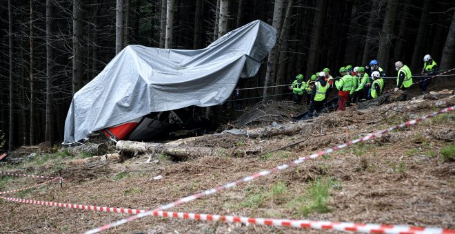 Salen de prisión los tres acusados por el accidente del teleférico en Italia que acabó con 14 muertos