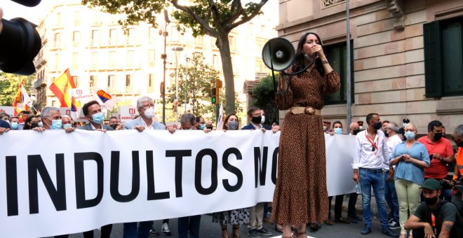 Punxa la concentració de Ciutadans contra els possibles indults als presos polítics